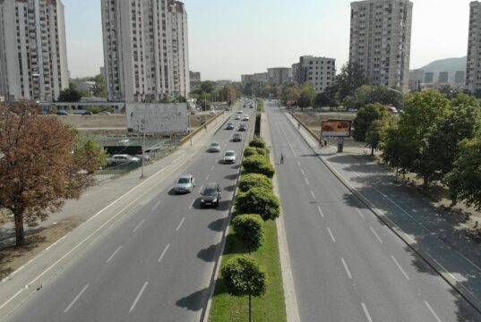 22-годишен Турчин со тротинет тешко повреди 55-годишна жена на Партизанска и избега, полицијата го бара