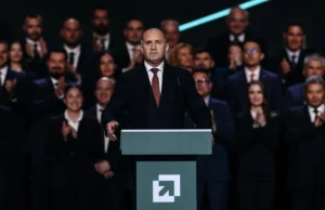 Румен Радев победи на изборите во Бугарија, според излезните анкети, но неизвесно е дали ќе успее да формира стабилна Влада