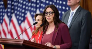 Уште една министерка го напушта Трамп, нејзиниот сопруг вмешан во скандал со сексуално вознемирување