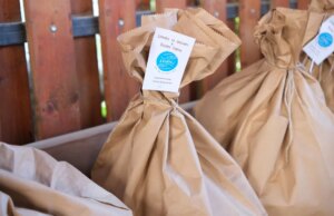 Општина Карпош: Хуманитарни велигденски пакети за семејствата од социјален ризик