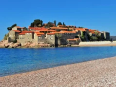 (Видео) Премиерот на Црна Гора: Свети Стефан се отвора по пет години поминати под клуч, државата избегна штета од 100 милиони евра