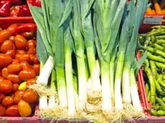 „Историско“ зголемување на платите за 4 килограми домати, 2 килограми краставици и 4 литри дизел, велат од СДСМ