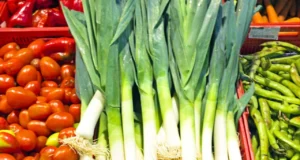 „Историско“ зголемување на платите за 4 килограми домати, 2 килограми краставици и 4 литри дизел, велат од СДСМ