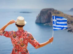 „Индепендент“: Грчките власти ќе ги ослободат британските туристи од новиот систем за влез