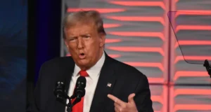 „Иран губи и тоа во голема мера“, објави Трамп по почетокот на мировните преговори