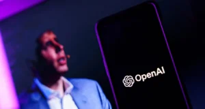 Молотов коктел фрлен врз домот на Сем Алтман, шеф на OpenAI