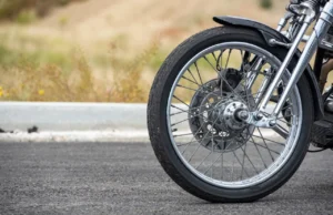 Со мотори се судриле 12 и 13-годишни деца во Конче, едното е тешко повредено