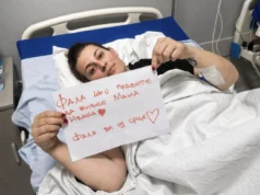 „Фала ви што правите да живее мама Ивана“ – потресна порака од жената за се собираат средства за лекување