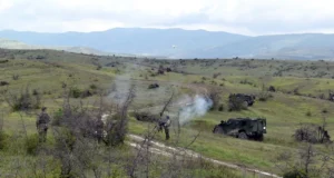 (Фото) На армискиот полигон „Криволак“ офанзивни тактички операции во „Блесок 26“ со тековно учество на оценувачкиот тим и НАТО монитори