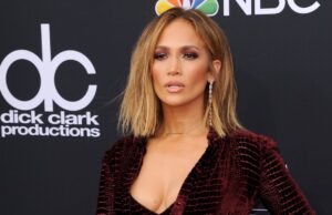 (Фото) Џеј Ло никогаш не била посекси: Сите го сакаат нејзиниот фустан