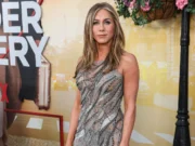 (Фото) Џенифер Анистон објави ретка фотографија од своето згодно момче и светот полуде