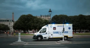(Видео) Автобус со патници падна во река во Франција