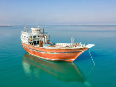 И покрај примирјето, танкерите сè уште чекаат пред Ормускиот теснец