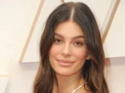 (Видео) Дури ни Дикаприо не можеше да одолее на нејзината убавина, а сега ја покажа својата најженствена страна