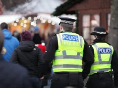 Тинејџер меѓу уапсените за палење возила на брза помош на еврејската заедница во Лондон