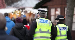 Тинејџер меѓу уапсените за палење возила на брза помош на еврејската заедница во Лондон