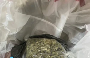 (Фото) Уапсен 16-годишник од Тетово: при претрес на неговиот локал пронајдена дрога