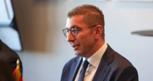 Додека светот најавува нова криза и глад, Мицкоски продолжува да раскажува бајки за „трета економија во Европа”, велат од СДСМ