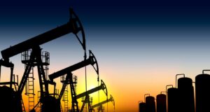 Нафтата над 102 долари: стравот од блокадата врз Иран го тресе пазарот