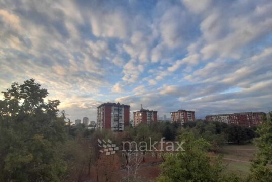 Утре променливо облачно време со локални врнежи од дожд