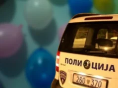 Инцидент во Центар: Мотоциклист нападнал малолетник откако му го подил млоторот со балон со вода