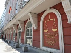 Протест за правосуден испит на албански, Министерството за правда реагира дека испитот е законски, а собирот манипулација на политички структури