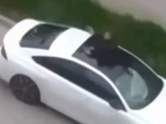 (Видео) Демолирал автомобил во Тузла, па пропаднал низ покривот – снимката се прошири на социјалните мрежи