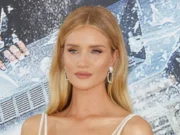 (Видео/Фото) Роузи Хантингтон-Вајтли стана сензација на социјалните мрежи