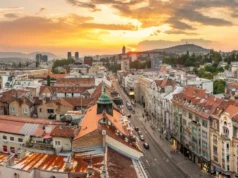 Закани со бомби во двата најголеми трговски центри во Сараево