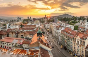 Закани со бомби во двата најголеми трговски центри во Сараево