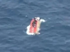 (Видео) Бродови во близина на Италија спасија 32 мигранти, 71 се водат како исчезнати