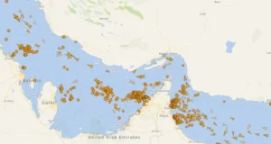 Ирански медиуми: Ирански супертанкер помина низ Ормускиот теснец без никакво криење