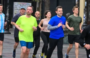 (Фото) Муцунски: Утрински 6 километри низ Скопје со белгискиот министер за надворешни работи