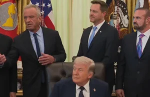 (Видео) Американскиот министер за здравство: Ако цената се намали од 600 на 100, тоа е заштеда од 600%; Трамп: Точно