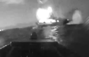 Украинците нападнаа руски бродови што го чуваат клучниот мост кон Крим, објавија видео