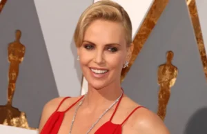 (Фото) Фатална русокоса ги излуде луѓето со жешки фотографии во бикини: „Божицата се буди“