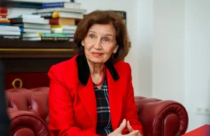 Сиљановска-Давкова: Нека светлината на Христовото воскресение ни подари сила, мудрост и непоколеблива вера во доброто