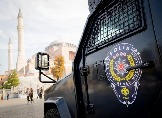 turska-policija1depositphotos_343142982_xl