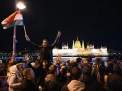 (Видео) Oгномет, музика и знамиња: Унгарија ја слави победата на Маѓар