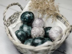 (Видео) Никогаш поубави велигденски јајца за кратко време: совети од „Тик-ток“ што вредат злато