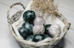 (Видео) Никогаш поубави велигденски јајца за кратко време: совети од „Тик-ток“ што вредат злато