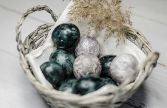 (Видео) Никогаш поубави велигденски јајца за кратко време: совети од „Тик-ток“ што вредат злато