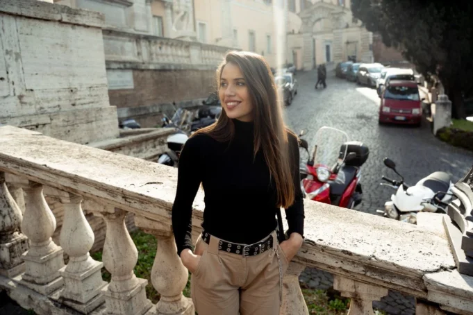 devojka-zenadepositphotos_447989062_xl