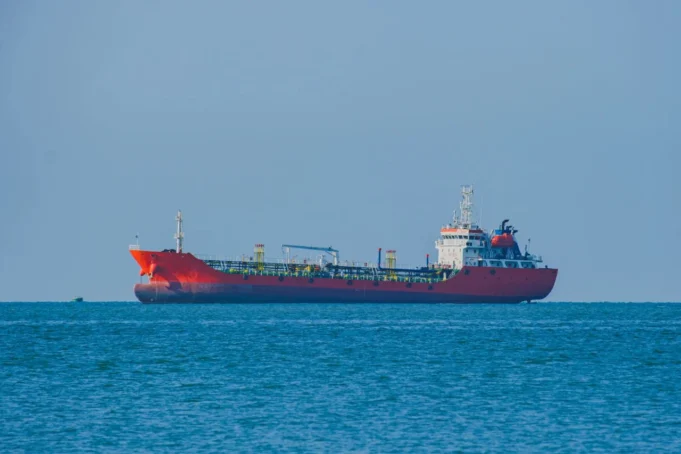 tanker-depositphotos_820678286_l