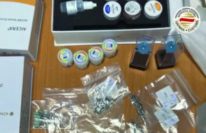 (Фото) Турски државјанин се обидел во Македонија нелегално да внесе 116 забни импланти: Поднесена кривична