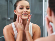 Најчестите грешки во негата на кожата што го забрзуваат стареењето: Не смеете да го правите ова