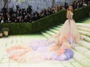 (Видео) „Најомразената холивудска актерка“ се врати и го освои модниот свет со триумфален фустан