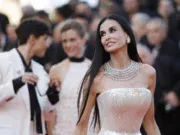 (Фото/Видео) Деми Мур буквално блеска во Кан