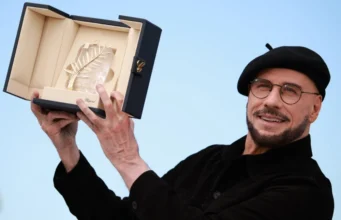 Џон Траволта (72) објасни зошто носел беретка во Кан