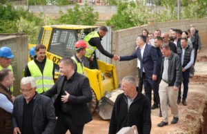 Хоџа изврши увид во инфраструктурни проекти во Арачиново вредни над 110 милиони денари